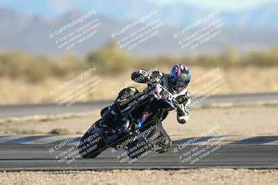 media/Dec-07-2025-CVMA (Sun) [[3e7d2de5dc]]/Race 18-Formula Twins-Formula 40 UL/